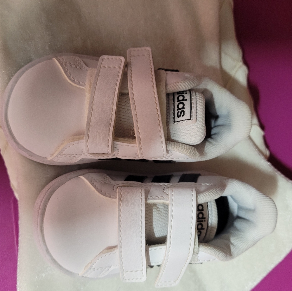 Infant white size 4C shoes